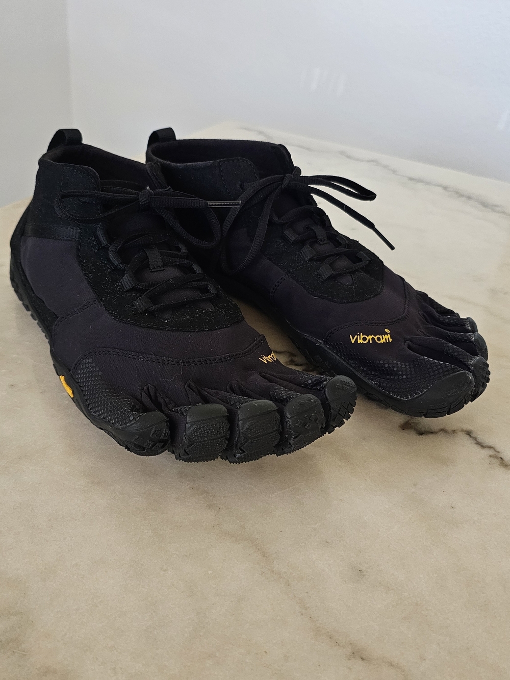 Vibram FiveFingers Men's V-Trek Black Toe Shoes Size EU 47 / Mens 12-12.5